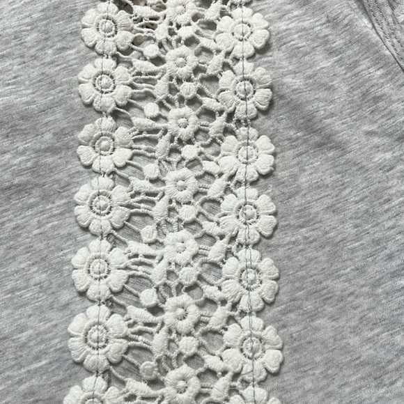 Dylan Grey tank top with floral crochet round neck Dylan Medium NWT - Picture 10 of 13